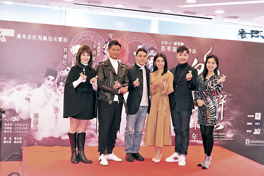 ◆左起：梁燕飛與李秋元、梁兆明與梁非同及王志良與林穎施。