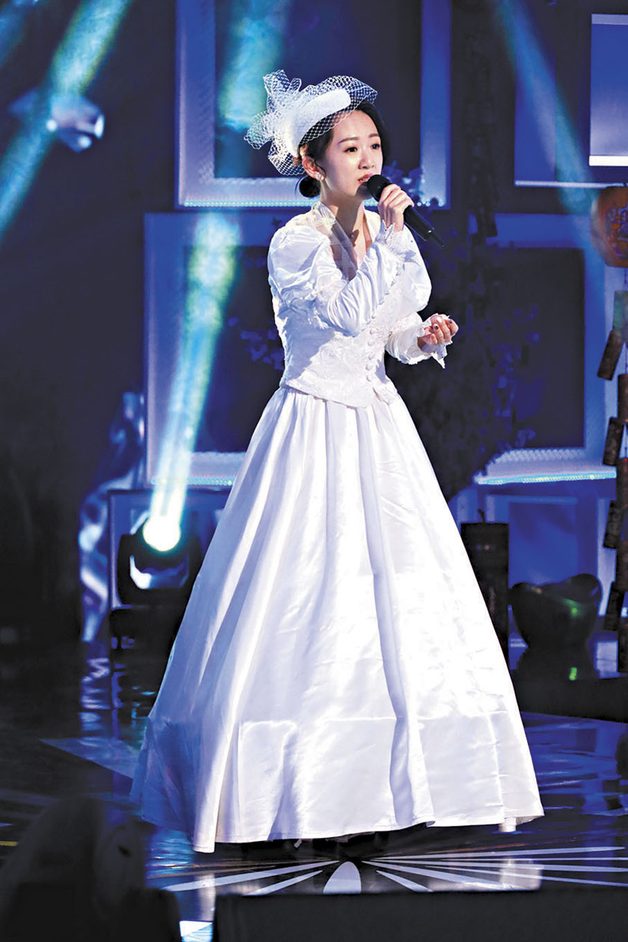 ◆王玥以陳慧嫻的昔日經典造型上陣。