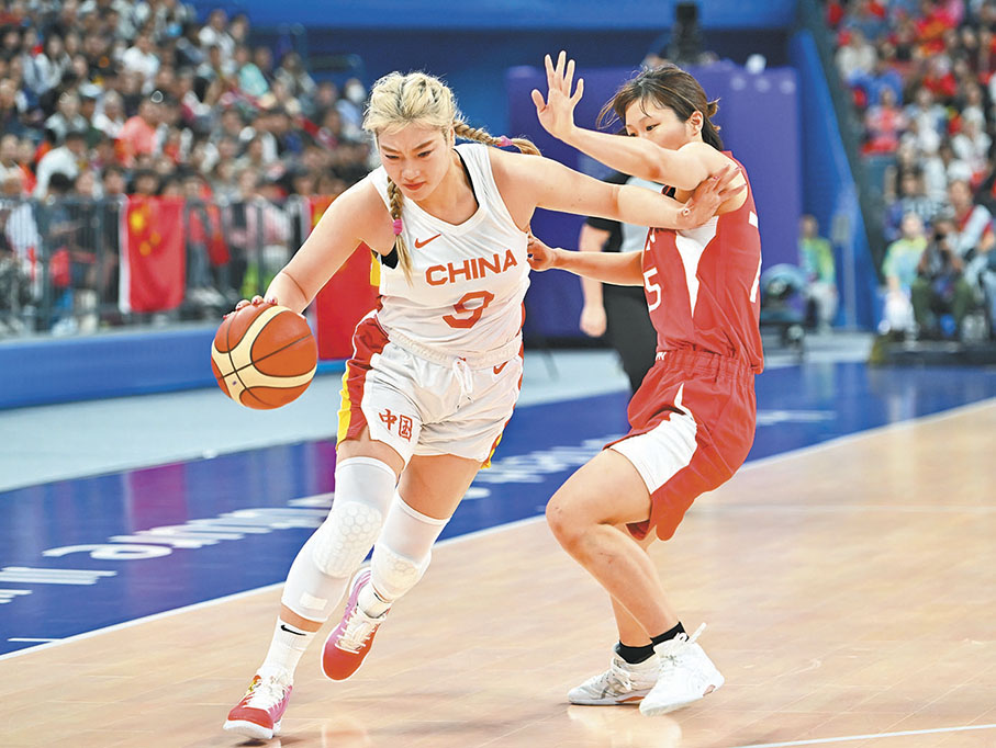 ◆効力WNBA華盛頓神秘的李夢（左）屢為中國女籃建功。 資料圖片