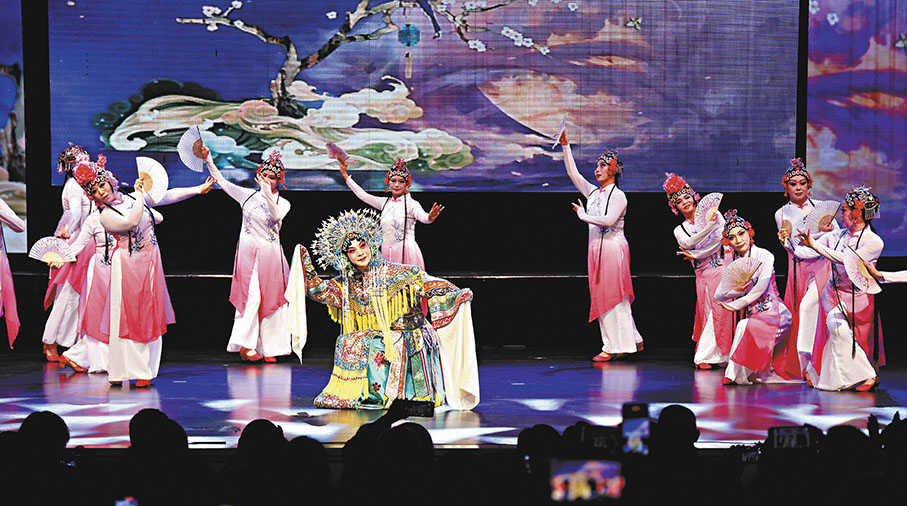 ◆中國著名戲曲表演藝術家、京劇大師梅蘭芳之子梅葆玖的唯一嫡傳男旦弟子胡文閣表演《梨花頌》。 