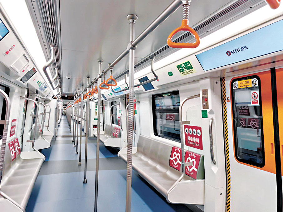 ◆深圳地鐵13號線列車內景。香港文匯報記者郭若溪  攝