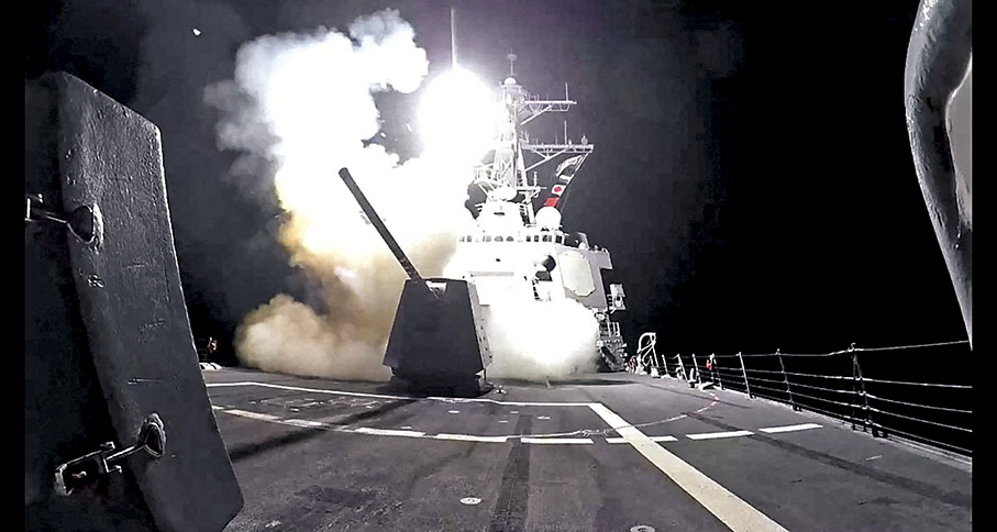 ◆美軍艦發射導彈襲擊也門胡塞武裝目標。 路透社
