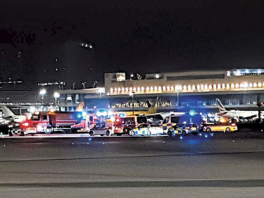 ◆機場滑行道一名南亞技工意外跌出拖車，慘遭飛機輾斃。 網上圖片