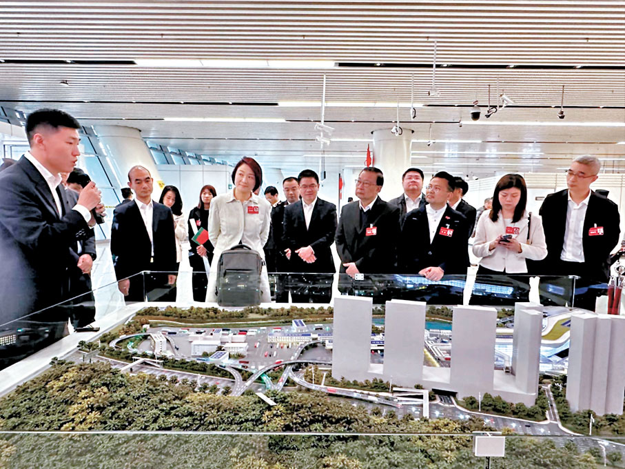 ◆民建聯一行人赴深圳羅湖考察交流。