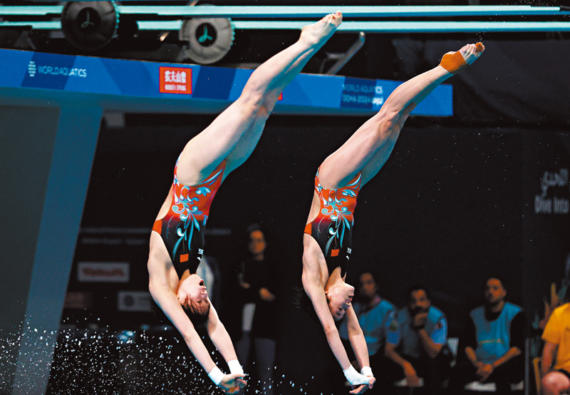 ◆陳芋汐/全紅嬋(右)在比賽中。  新華社