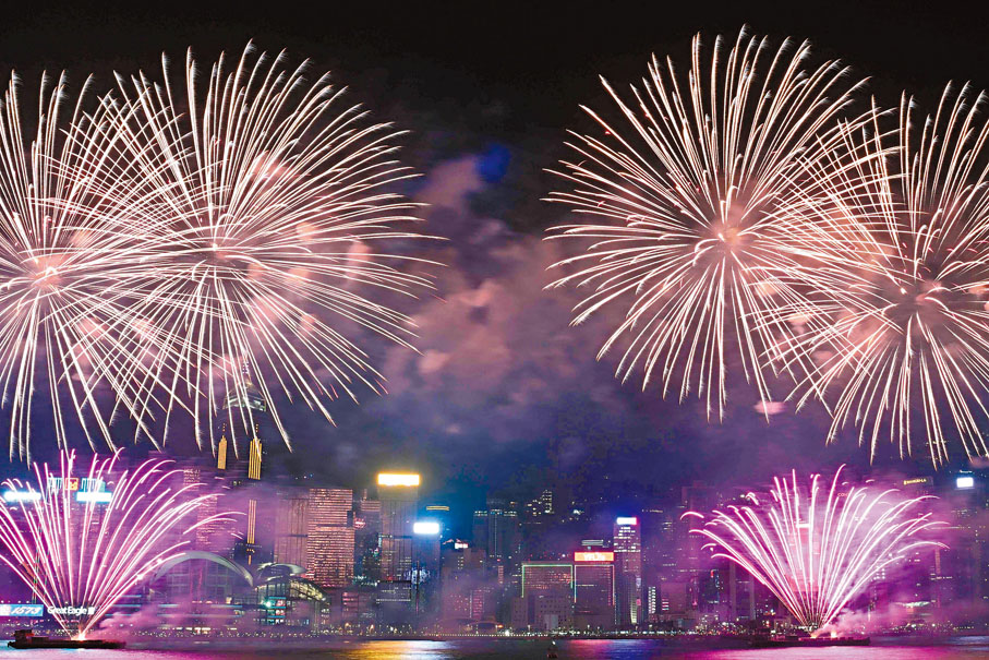 ◆農曆新年煙花匯演由文化體育及旅遊局統籌，香港各界慶典委員會贊助。 法新社