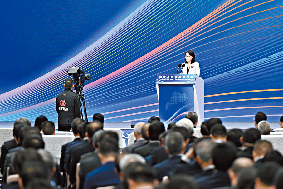 ◆深圳灣實驗室主任顏寧院士在大會上發言。 中新社