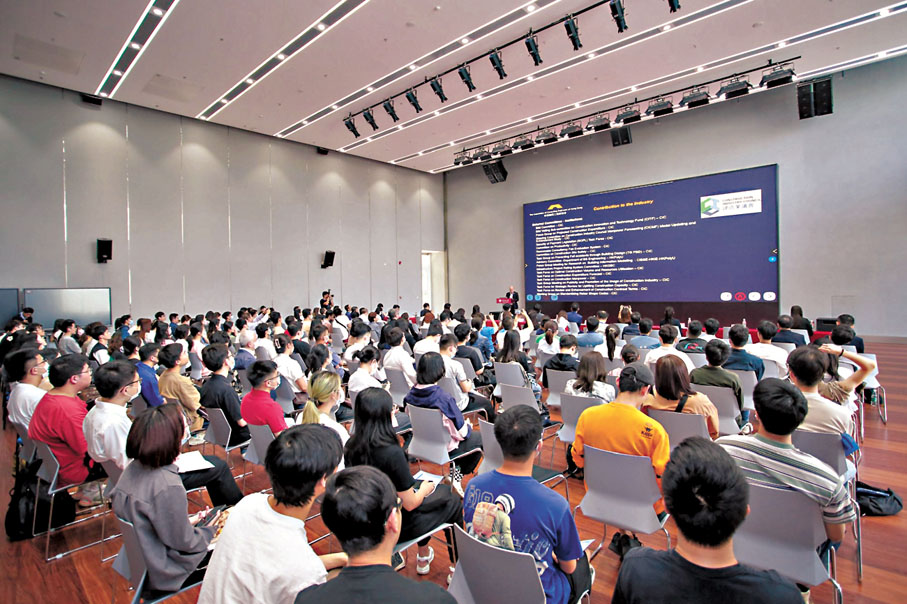 ◆發展局聯同業界於內地多間大學舉辦宣講會，介紹香港建造行業的發展機遇。
