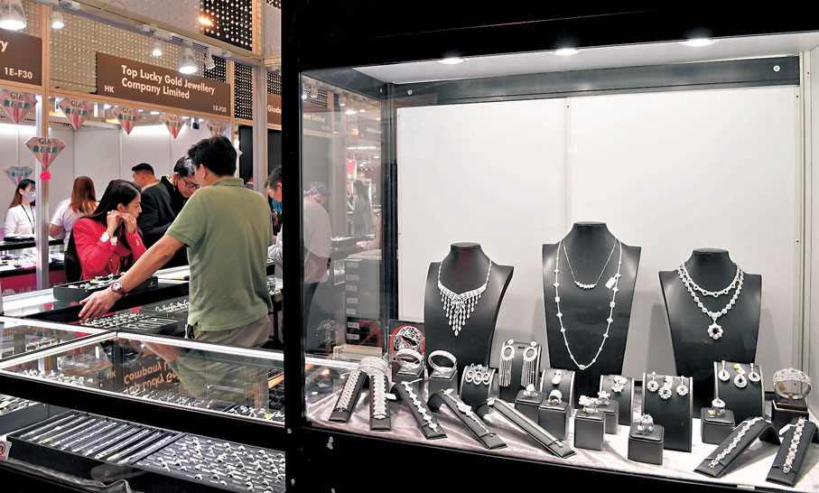 ◆香港今年3月繼續舉辦珠寶展。圖為上屆的珠寶展。資料圖片