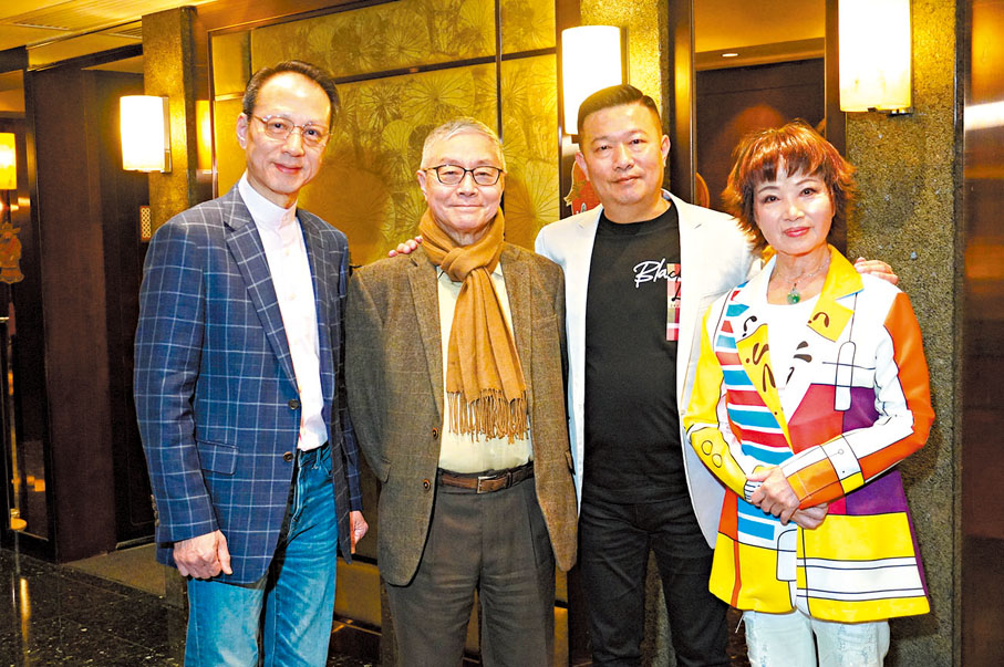 ◆高潤權（右2）邀李龍（左1）、阮兆輝與尹飛燕任藝術總監。