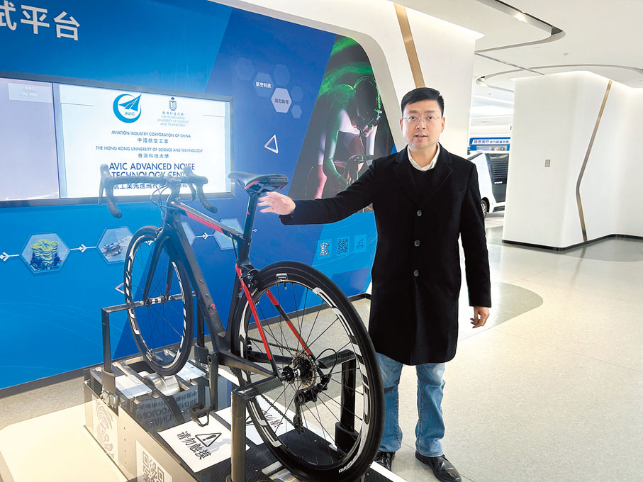 ◆高民介紹香港團隊利用廣州超算資源，為香港單車運動員提升奧運成績的典型案例。 香港文匯報記者敖敏輝  攝
