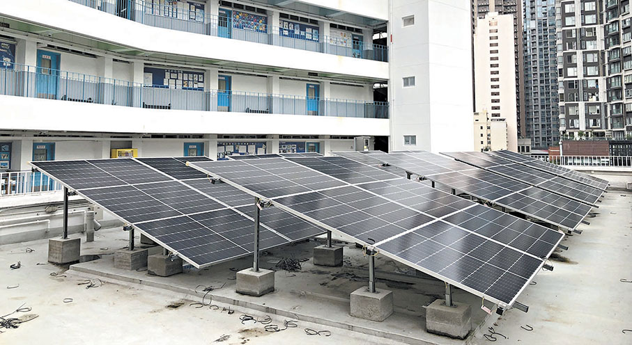 ◆ 校園內安裝新式太陽能電池板。 作者供圖