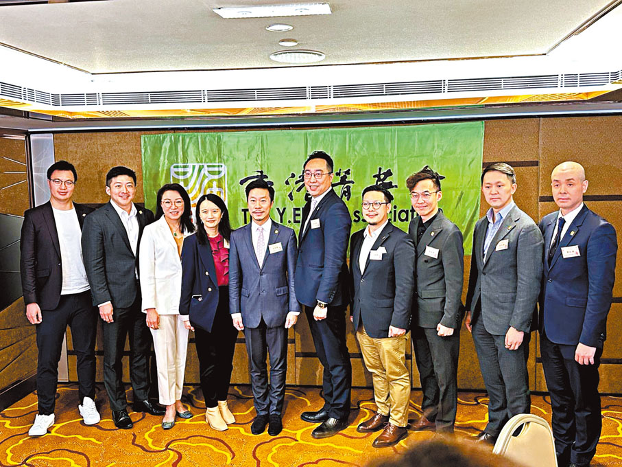 ◆香港菁英會昨日舉行甲辰年傳媒午宴,林智彬(左五)分享會務工作。 香港文匯報記者文禮願 攝