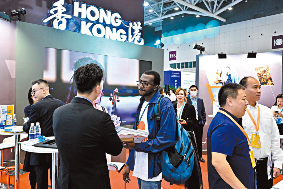 ◆「高才通」計劃取得初步成功，吸引很多優質人才來港定居。勞福局Fb圖片