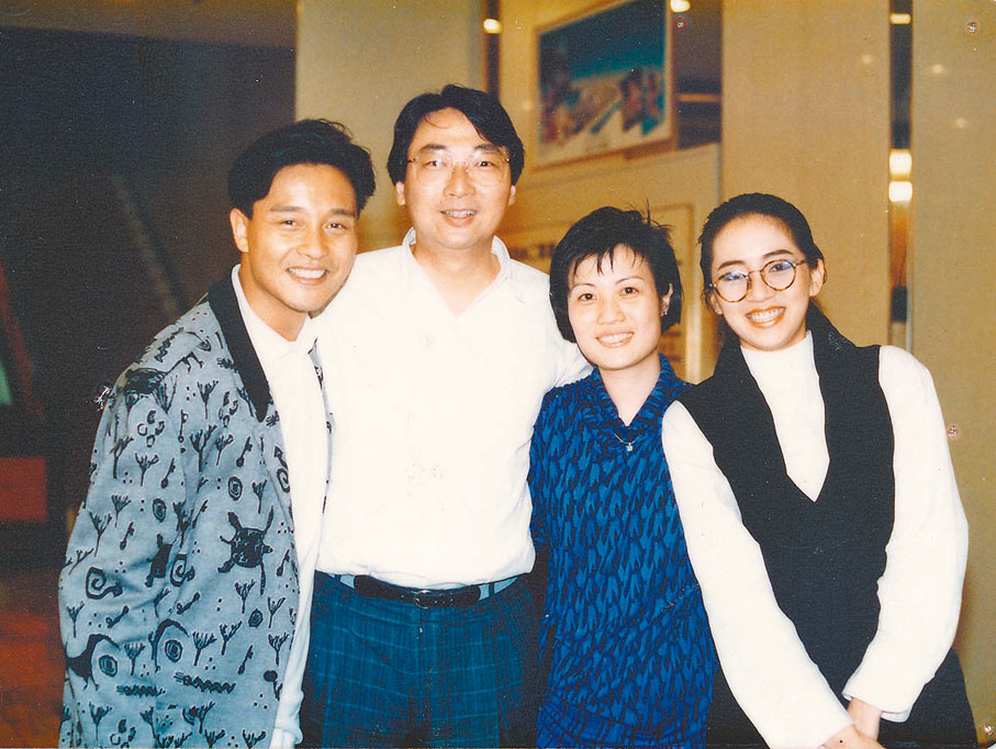 ◆陳柳泉（左2）與陳太兩公婆與哥哥和梅艷芳友情深厚。