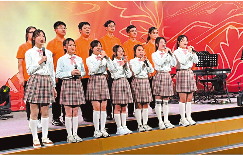 ◆東華三院馮黃鳳亭中學的學生參演錦繡灣區。