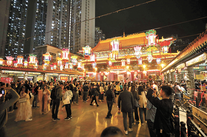 ◆黃大仙廟元宵燈會十分熱鬧。 香港文匯報記者黃艾力  攝