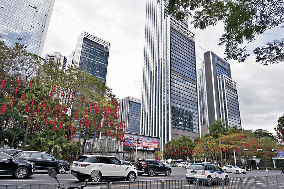 ◆星展香港調查顯示，內地成為香港中小企的首要市場，其中38%表示對大灣區內地城市甚感興趣。圖為深圳市。 中通社
