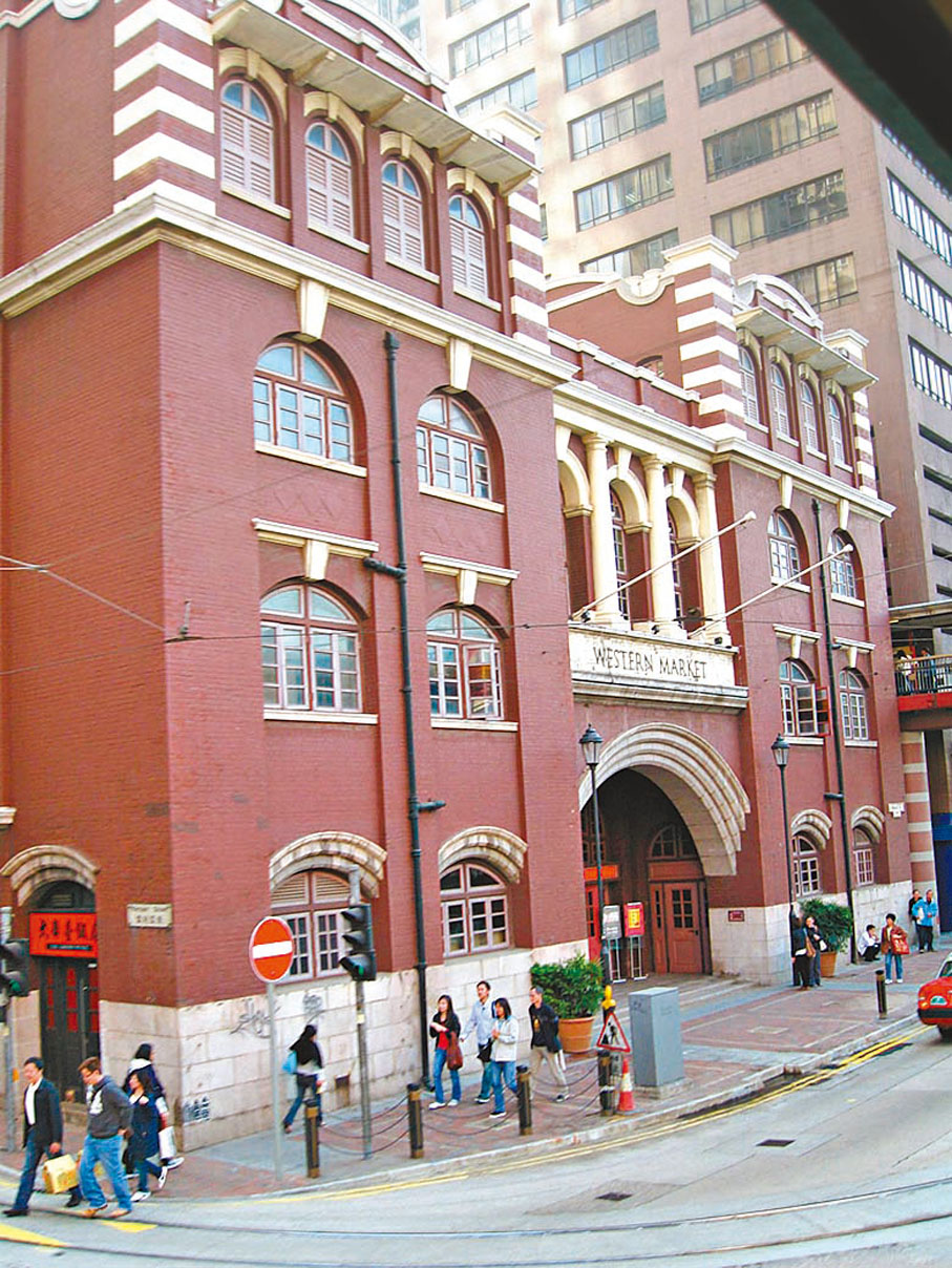 ◆上環德輔道中323號的香港西港城是法定古蹟。