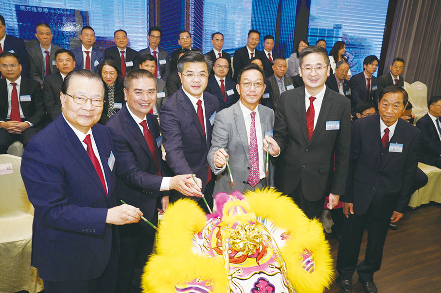 ◆ 主禮嘉賓為醒獅點睛。