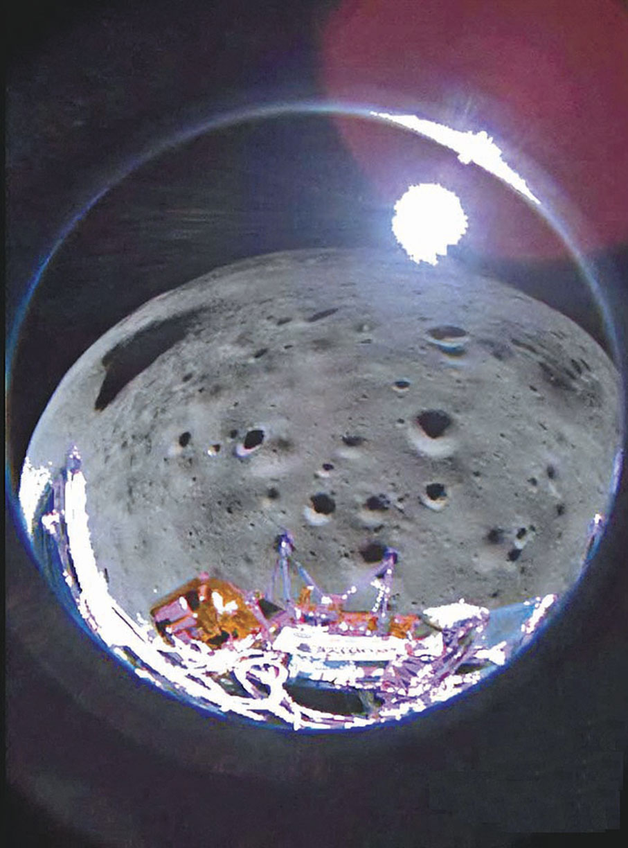 ◆「奧德修斯號」翻側約35秒後的情況。 法新社