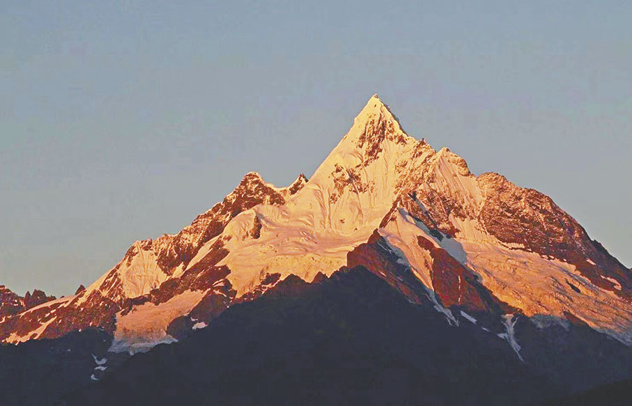 ◆卡瓦格博太子和神女峰。 作者供圖