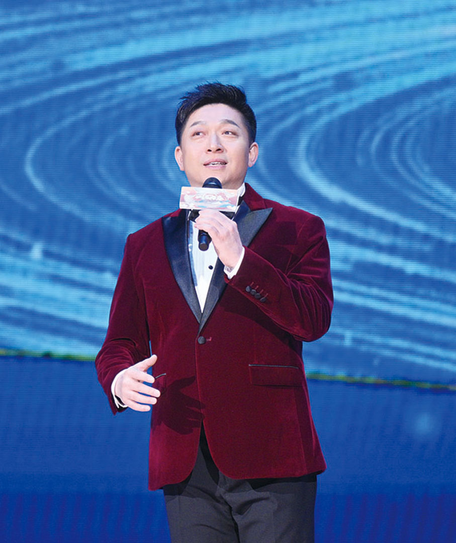 ◆ 中國歌劇舞劇院副院長田彥演唱「草原之夜」。