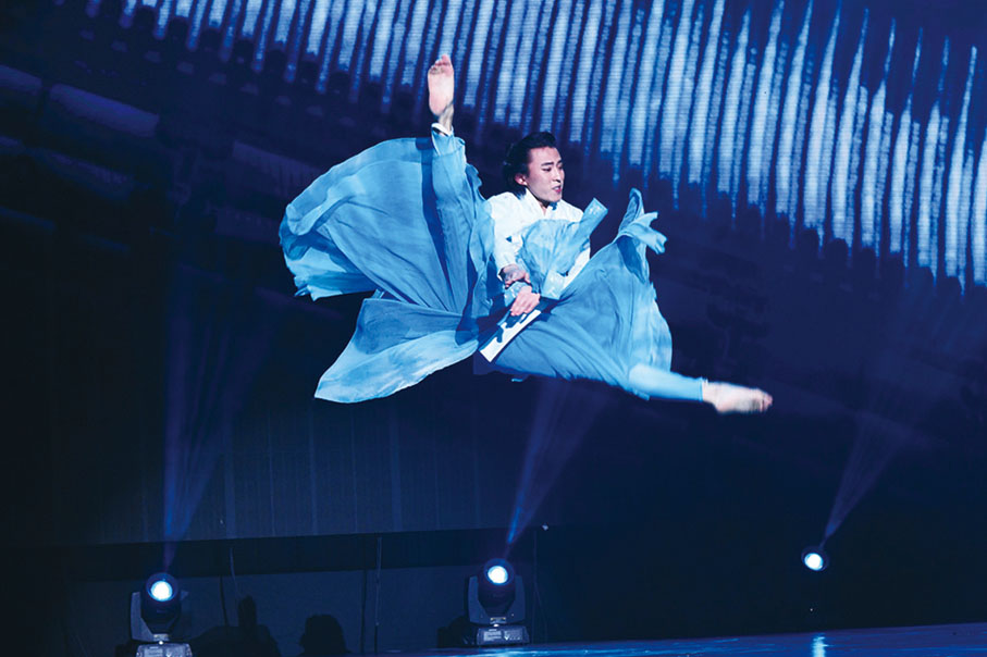 ◆ 舞蹈「明月照人」。