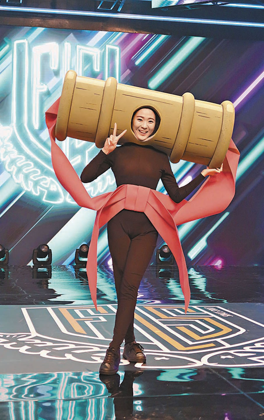 ◆陳懿德搽綠塊面扮「一碌竹」。