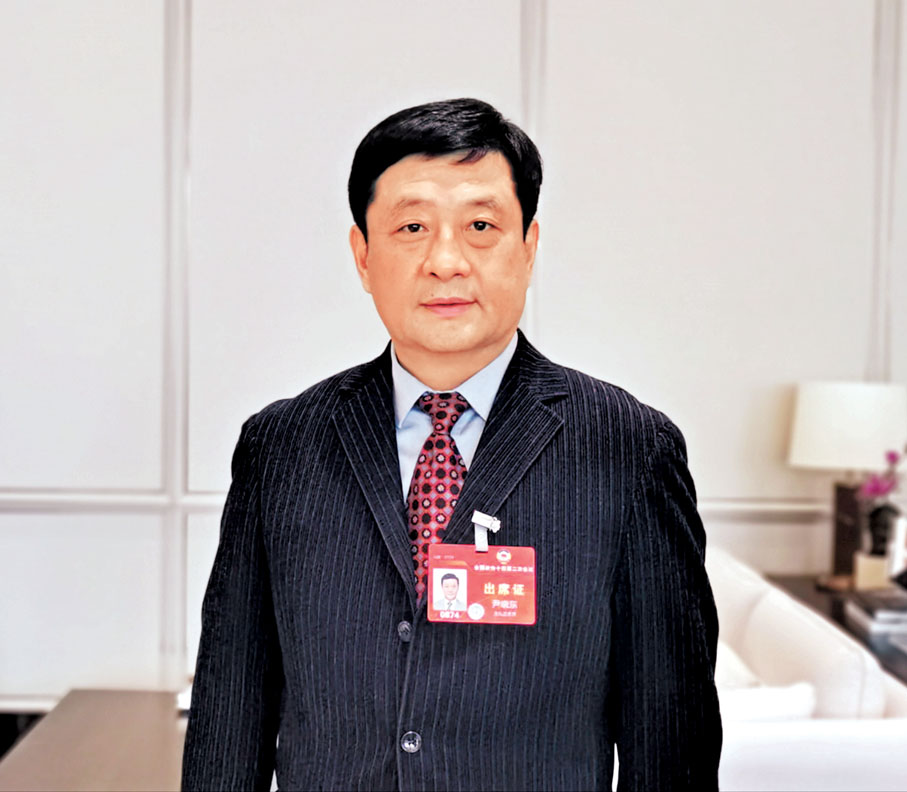 ◆尹曉東出席全國政協會議。香港文匯報北京傳真