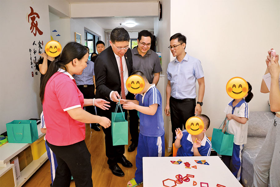 ◆莊紫祥委員出席深圳市智康特殊兒童贈月餅活動。