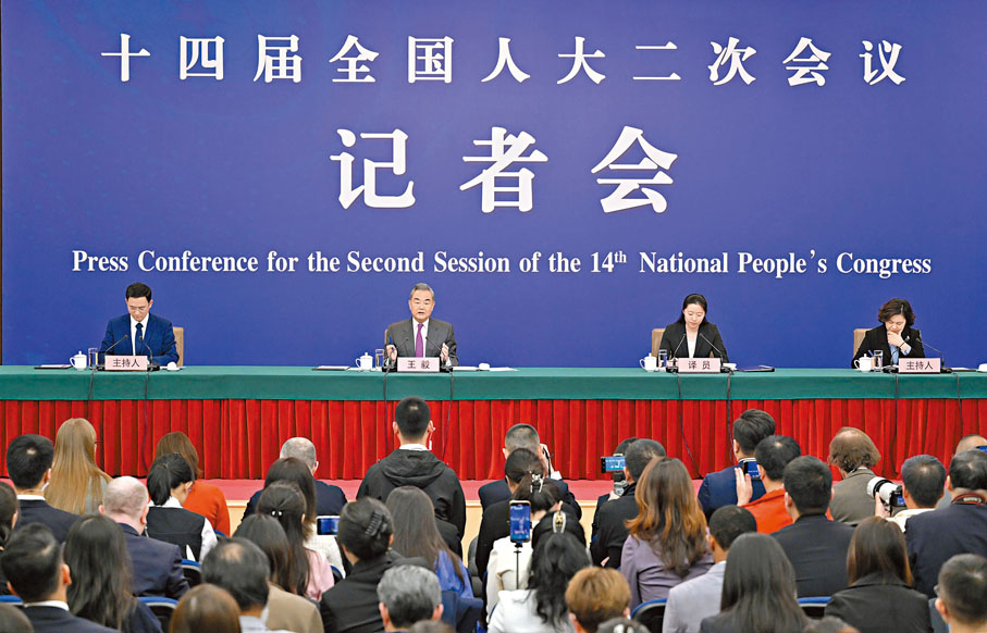 ◆3月7日，中共中央政治局委員、外交部長王毅就中國外交政策和對外關係相關問題回答中外記者提問。 新華社