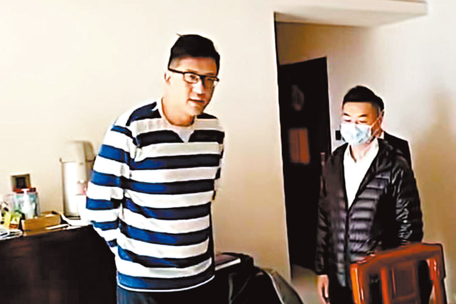 ◆圖為林卓廷涉「7·21事件」披露一名受查人身份，被廉署人員上門拘捕。 資料圖片