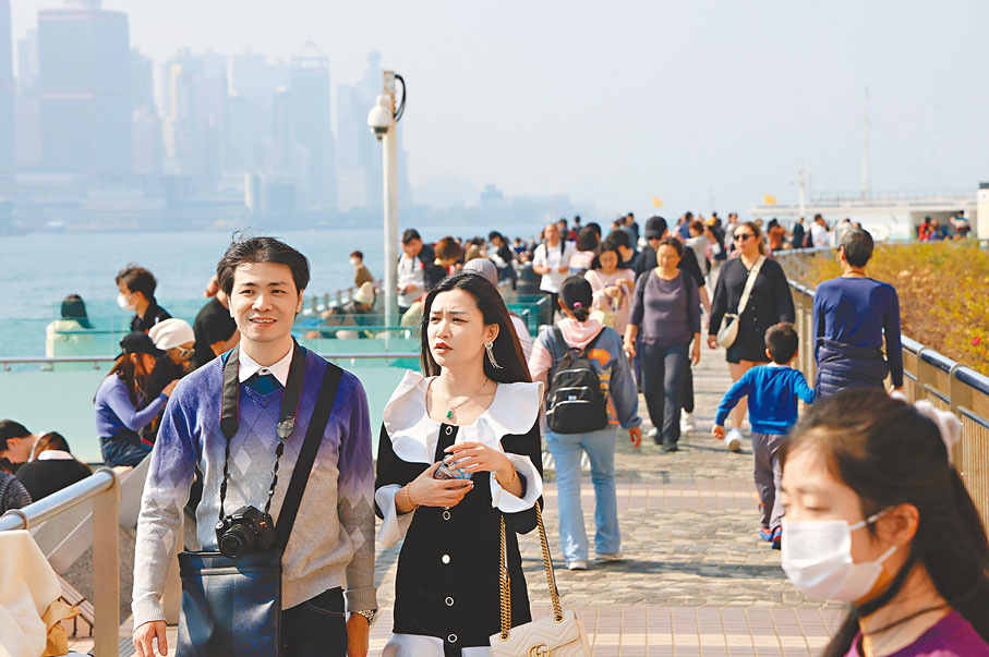 ◆香港必須要做好配套及提高服務質素，才可以提升外地遊客來香港遊玩的好感。 資料圖片