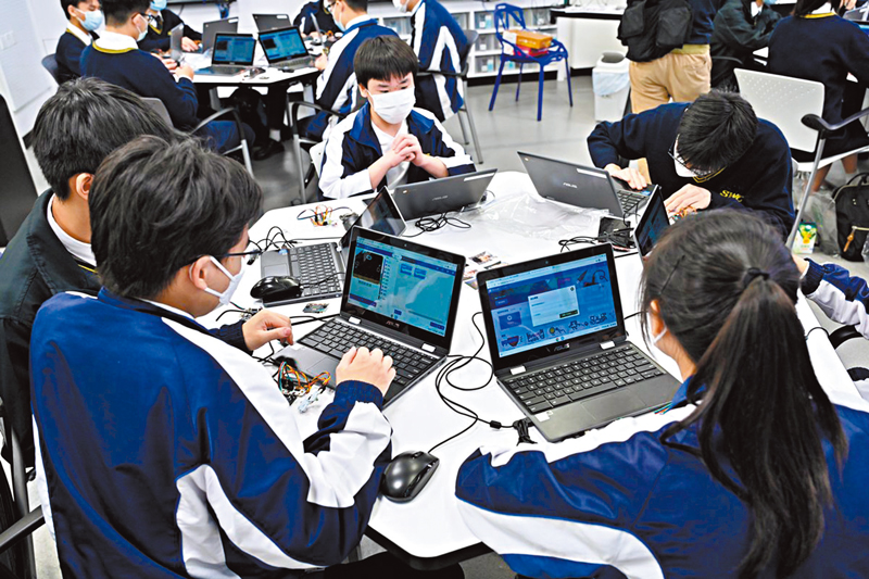 ◆教育界人士強調，人工智能是強而有力的工具，要進一步配合科教興國的話，務必要把人工智能教育普及化。圖為學生使用電腦學習。 資料圖片