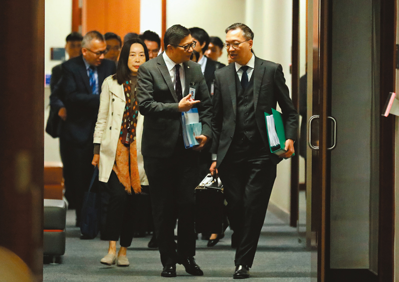 ◆林定國和鄧炳強昨日出席《維護國家安全條例草案》委員會會議。 香港文匯報記者黃艾力  攝