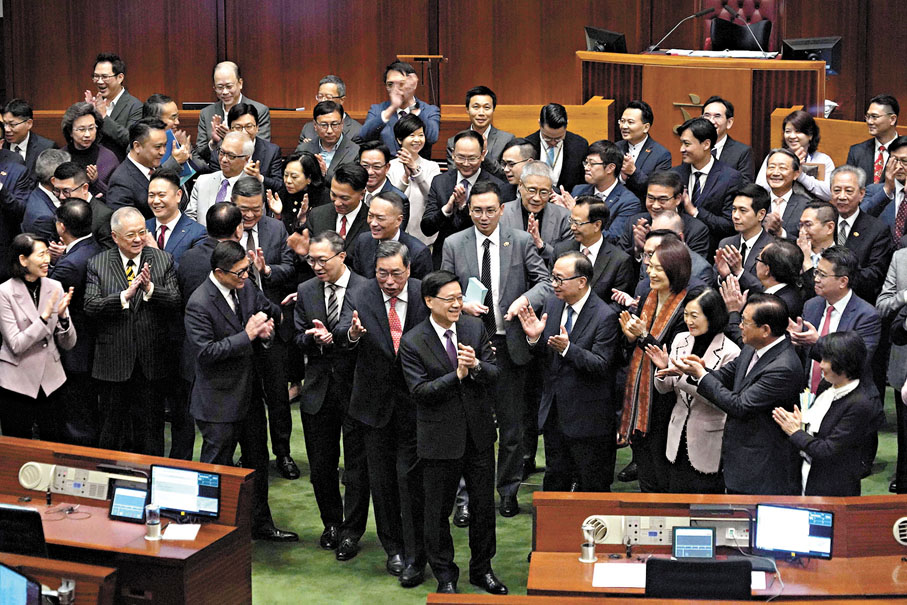 ◆香港特區立法會以全票通過《維護國家安全條例》。香港文匯報記者曾興偉  攝