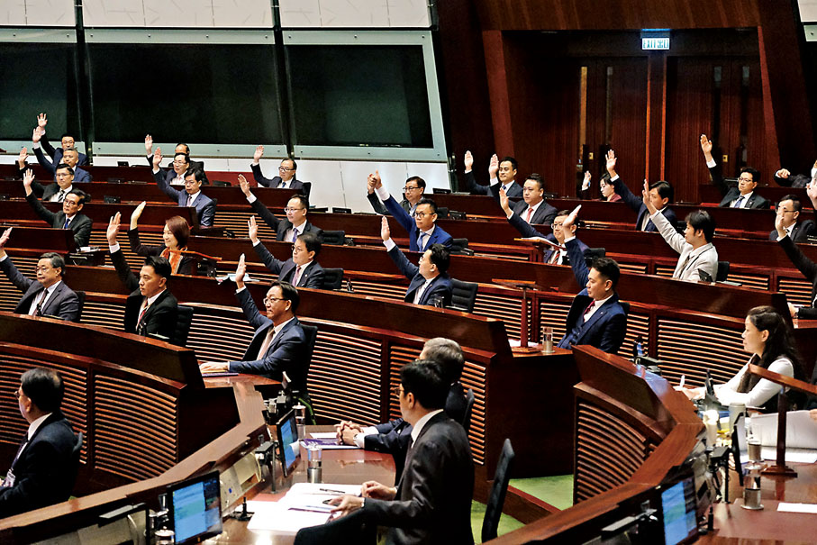 ◆《維護國家安全條例草案》在立法會大會經過二讀辯論、全體委員會審議後，三讀通過立法。 香港文匯報記者涂穴 攝