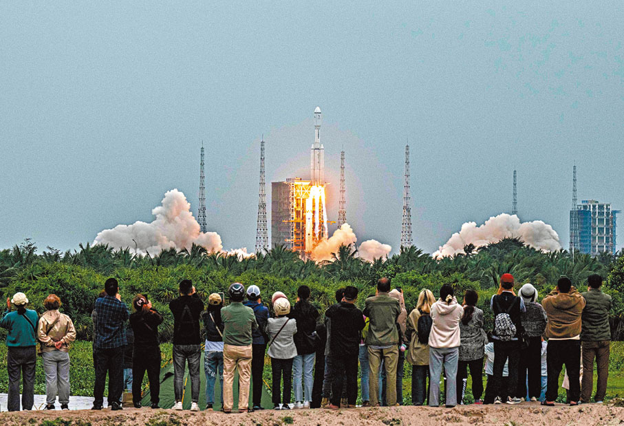 ◆3月20日8時31分，鵲橋二號中繼星在中國文昌航天發射場成功發射升空。 新華社