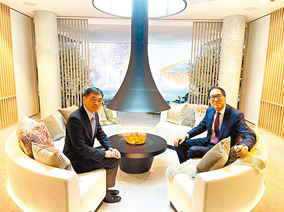 ◆會德豐地產副主席兼常務董事黃光耀(左)對SEASONS PLACE明天首輪銷售有信心。