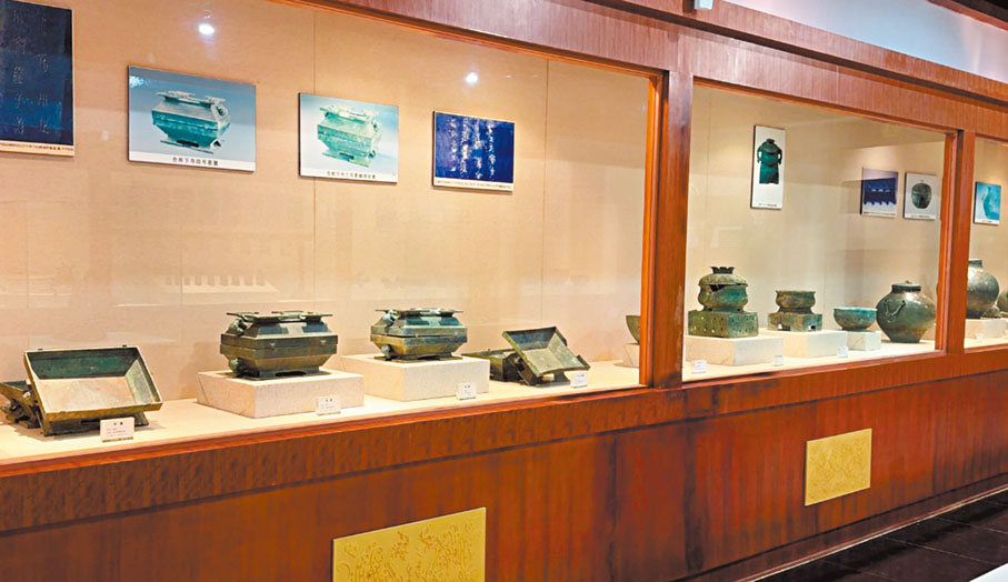 ◆淅川縣博物館陳列的其他青銅器 　香港文匯報記者劉蕊  攝