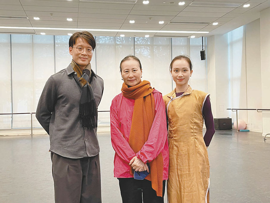 ◆上海芭蕾舞團團長辛麗麗（中）和《花樣年華》主演吳虎生（左）及戚冰雪。  攝：尉瑋