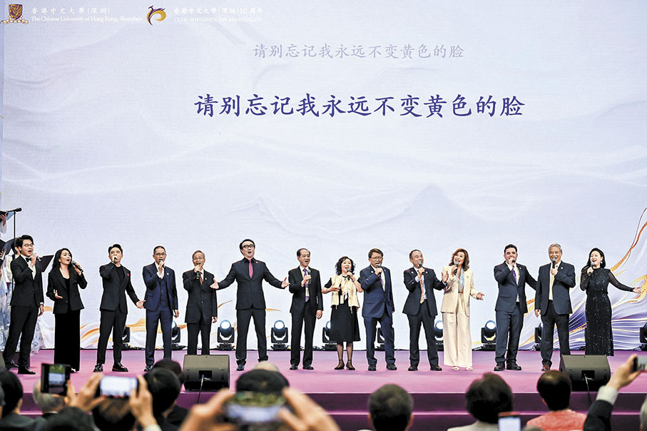 ◆深港師生同唱《東方之珠》。 香港文匯報記者李望賢  攝