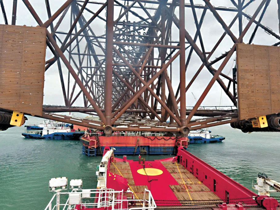 ◆「海基二號」導管架用鋼量接近「鳥巢」國家體育場。香港文匯報珠海傳真