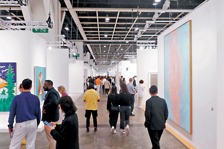 ◆巴塞爾藝術展香港展會首日預展已有眾多藏家入場。