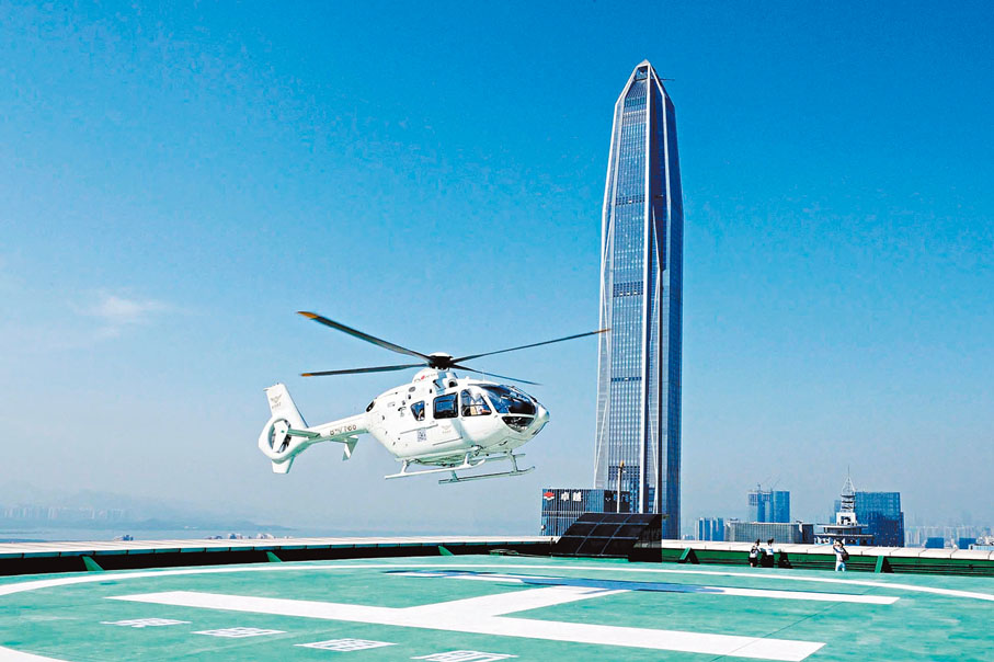 ◆ 圖為直升機飛抵深圳大中華直升機城市候機廳停機坪。  資料圖片
