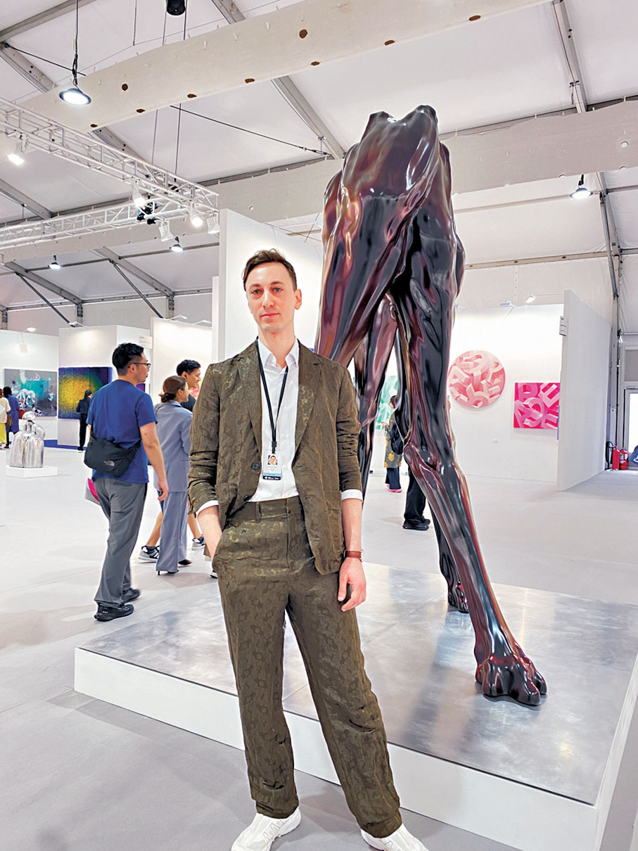 ◆Andrea Samory與作品《凱美拉》。