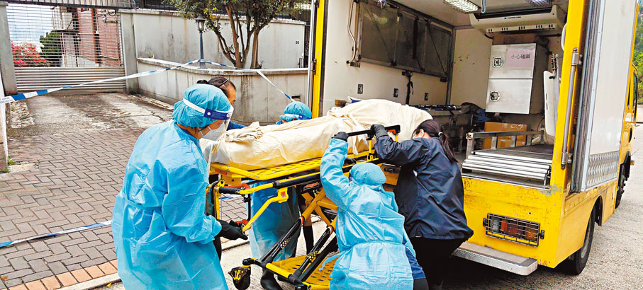 ◆死者遺體由仵工舁送殮房。