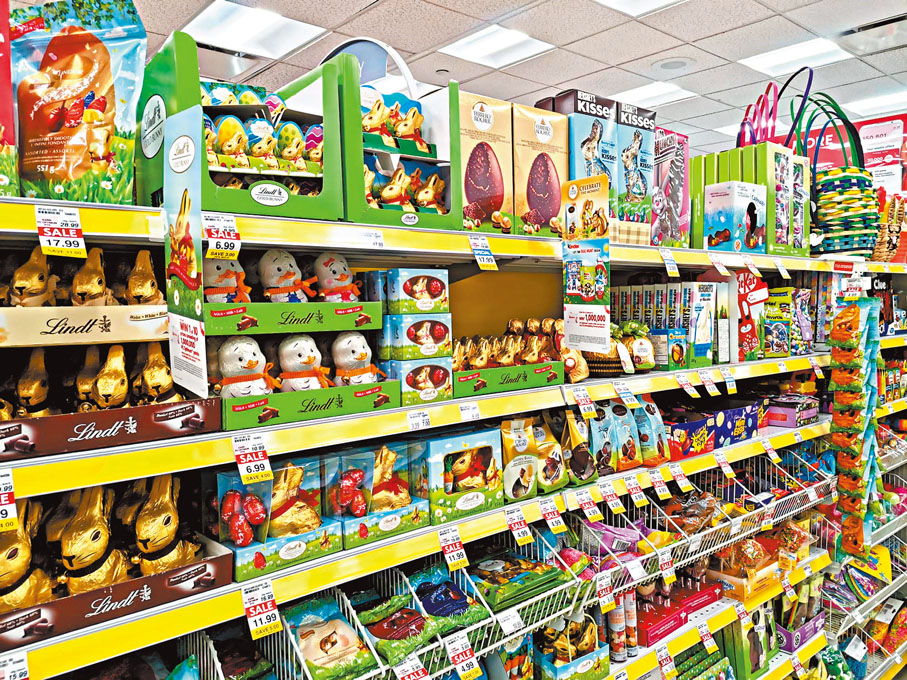 ◆復活節朱古力產品繁多，加拿大超市減價促銷搶客。   成小智  攝
