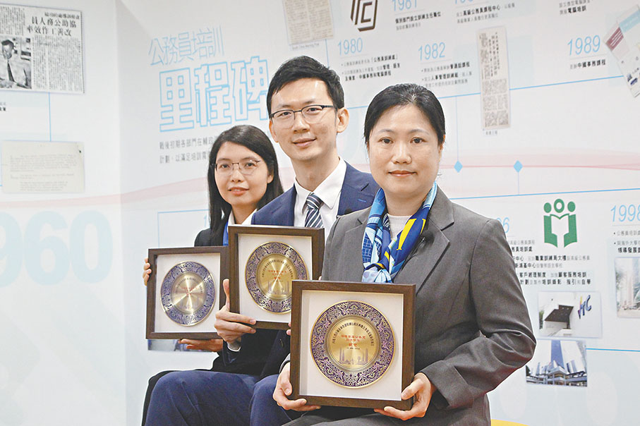 ◆戴立科(中)、陳雪盈(右)、陳菲菲(左)日前接受香港文匯報訪問。 香港文匯報記者黃艾力  攝